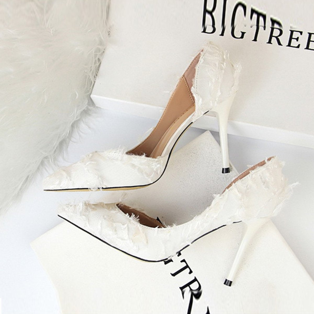 Three Colors Beautiful Elegant Feathers Woman Pumps