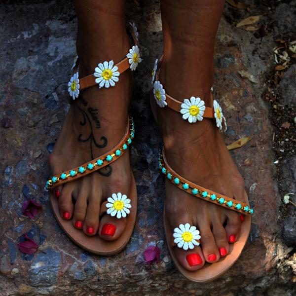 Sweet flower flat bottom shows toe to go up recreational and comfortable cover refers to flat beach sandal