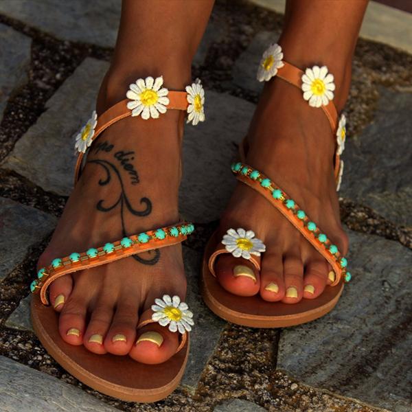 Sweet flower flat bottom shows toe to go up recreational and comfortable cover refers to flat beach sandal