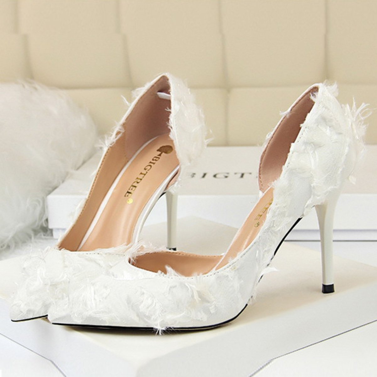 Three Colors Beautiful Elegant Feathers Woman Pumps