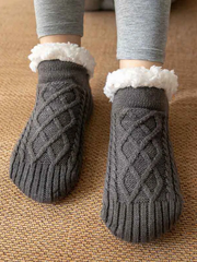 Leisure Home Coral Fleece Twist Pattern Floor Socks Pile Socks Autumn Winter Warm Thick Socks