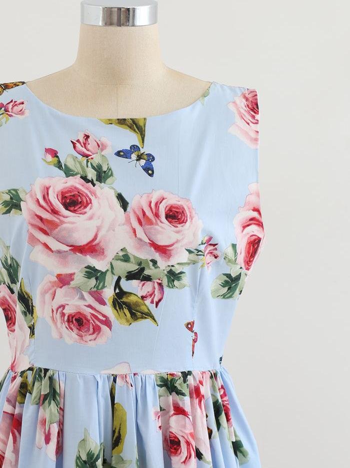 Blooming Pink Rose Printed Pleated Cotton Dress In Blue