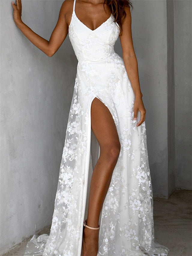 Beach Wedding Dresses A-Line Camisole V Neck Spaghetti Strap Court Train Lace Bridal Gowns With Appliques Split Front 2023 Summer Wedding Party, Women's Clothing