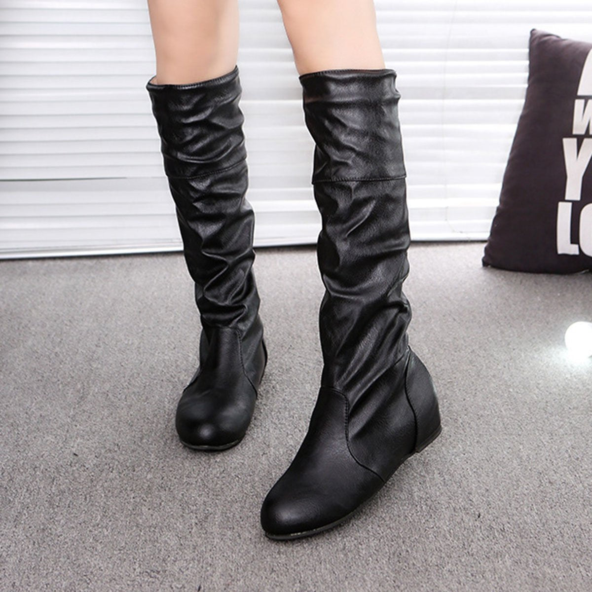 Woman Plain Wrinkled High Boots