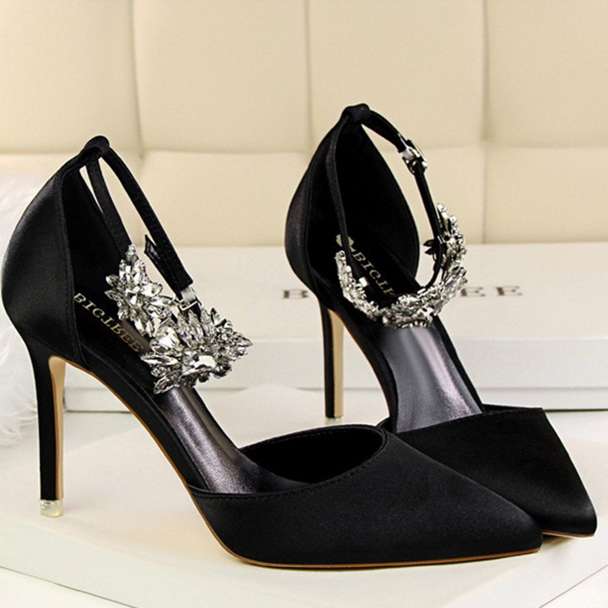 Rhinestone Appliques Stiletto Heel Wedding Shoes Woman Pumps