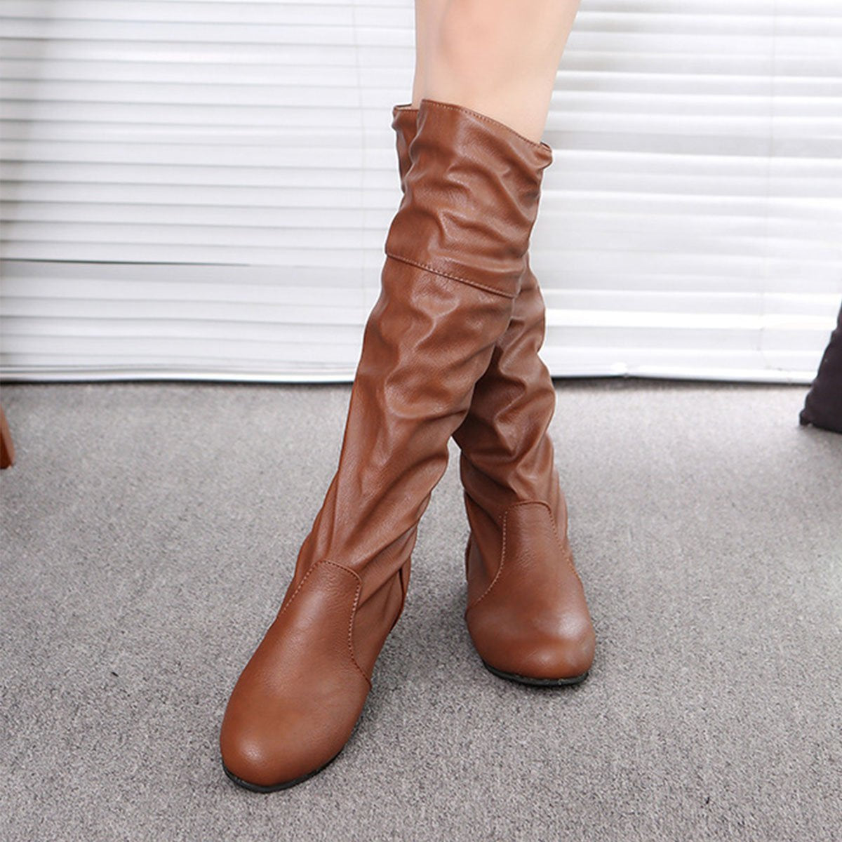 Woman Plain Wrinkled High Boots